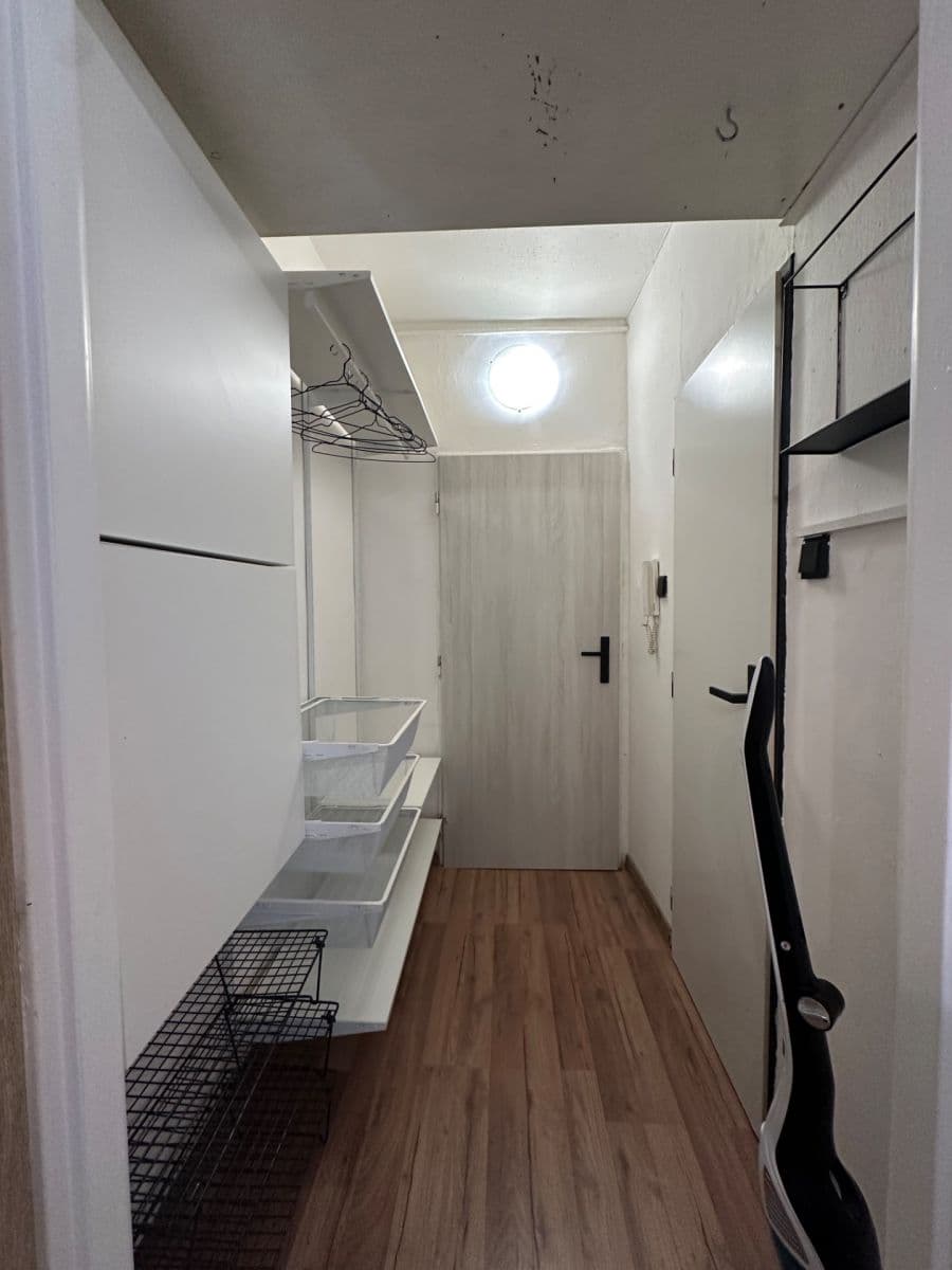 Prenájom bytu 1-izbový 35 m², Hlivická, Praha, Praha Prenájom bytu 1-izbový 35 m², Hlivická, Praha, Praha