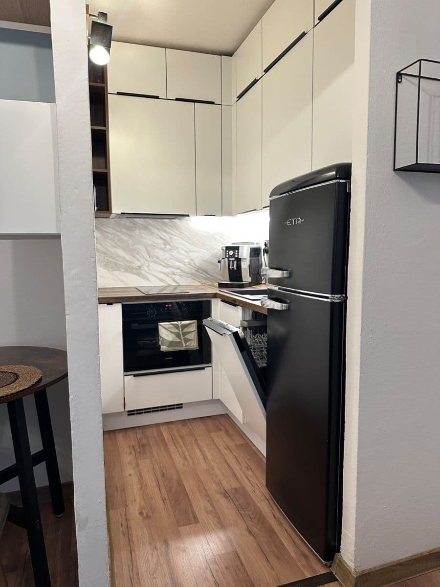 Prenájom bytu 1-izbový 35 m², Hlivická, Praha, Praha Prenájom bytu 1-izbový 35 m², Hlivická, Praha, Praha
