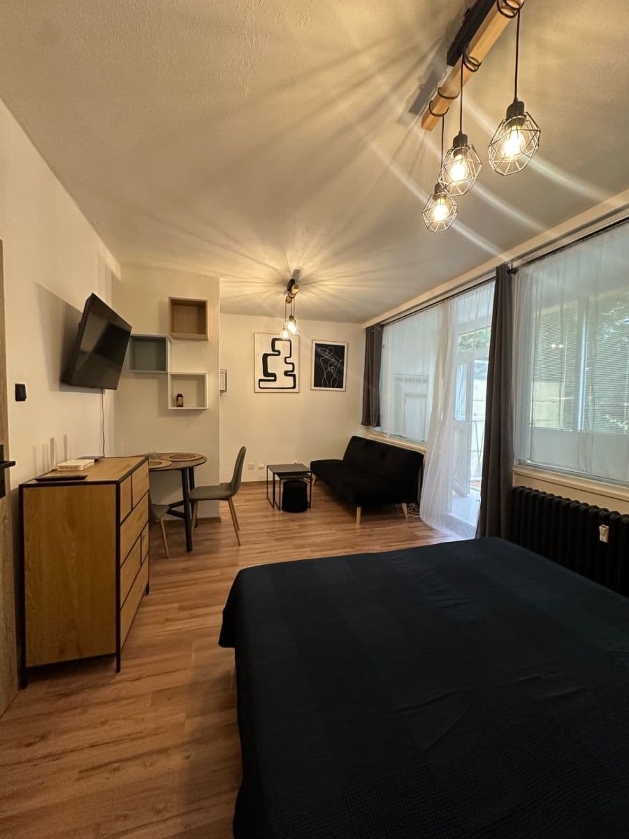 Prenájom bytu 1-izbový 35 m², Hlivická, Praha, Praha Prenájom bytu 1-izbový 35 m², Hlivická, Praha, Praha