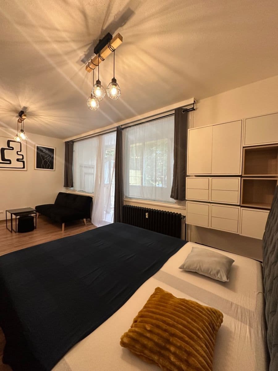 Prenájom bytu 1-izbový 35 m², Hlivická, Praha, Praha Prenájom bytu 1-izbový 35 m², Hlivická, Praha, Praha