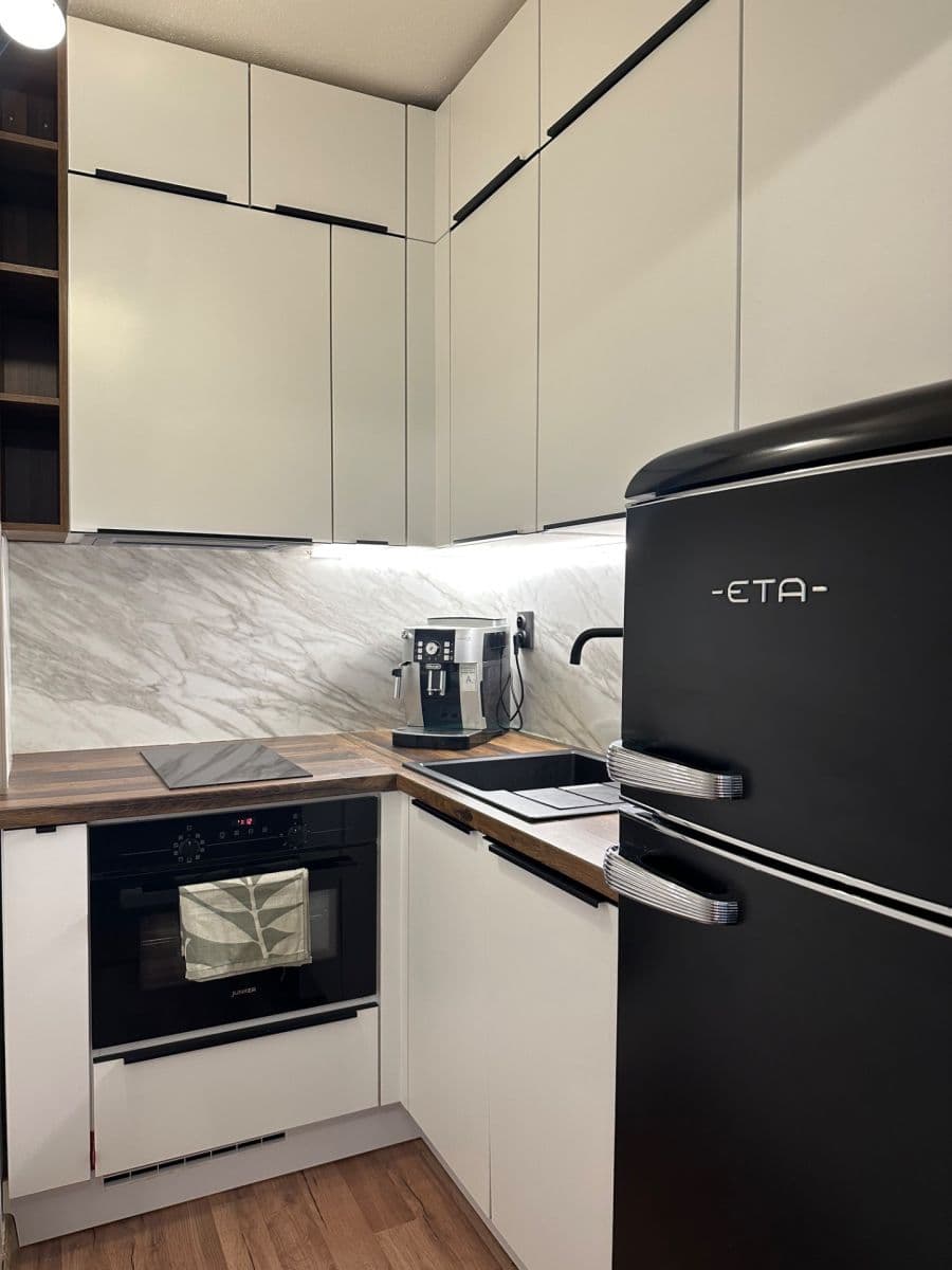 Prenájom bytu 1-izbový 35 m², Hlivická, Praha, Praha Prenájom bytu 1-izbový 35 m², Hlivická, Praha, Praha