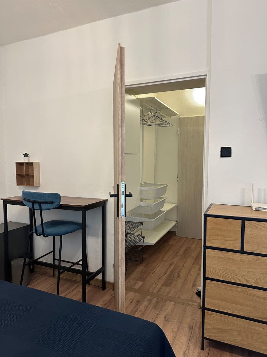 Prenájom bytu 1-izbový 35 m², Hlivická, Praha, Praha Prenájom bytu 1-izbový 35 m², Hlivická, Praha, Praha