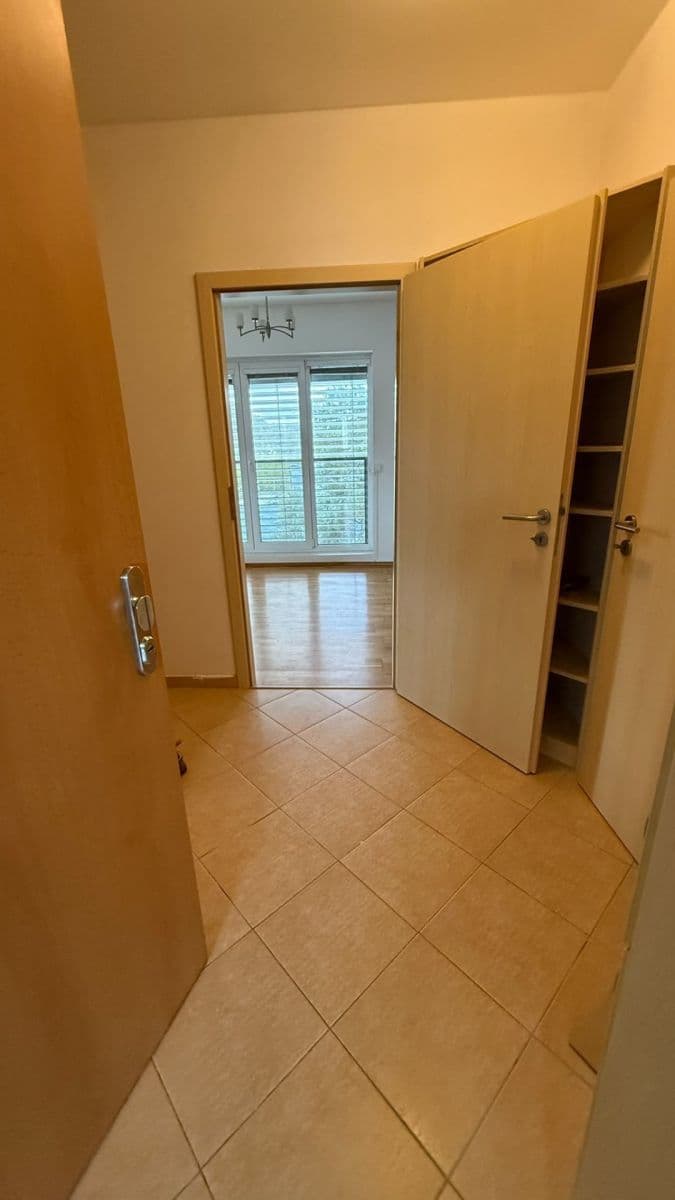 Prenájom bytu 2-izbový 46 m², Nad Údolím, Husinec, Středočeský kraj Prenájom bytu 2-izbový 46 m², Nad Údolím, Husinec, Středočeský kraj