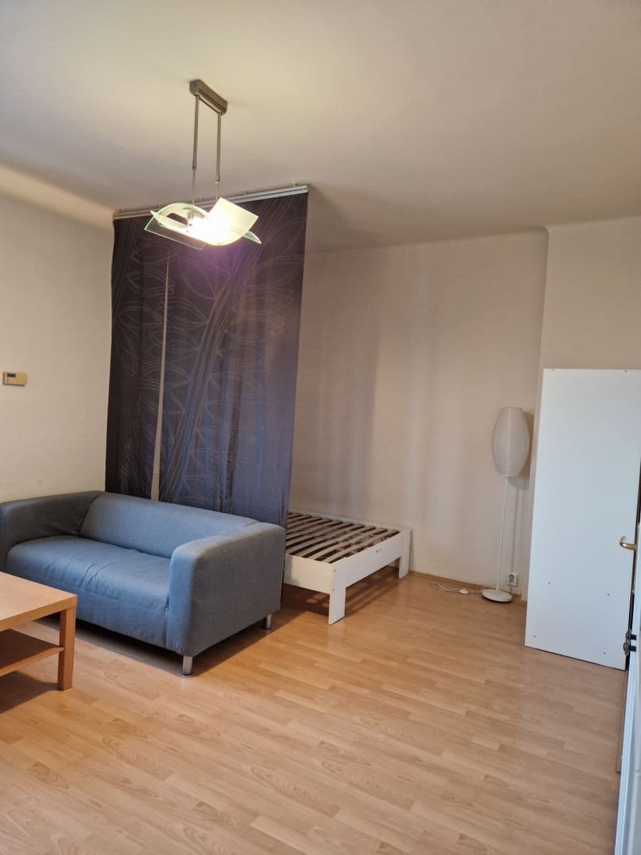 Prenájom bytu 1-izbový 46 m², Jihlavská, Praha, Praha Prenájom bytu 1-izbový 46 m², Jihlavská, Praha, Praha