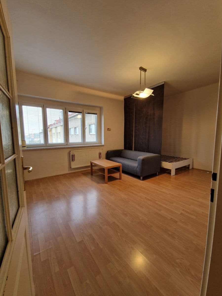 Prenájom bytu 1-izbový 46 m², Jihlavská, Praha, Praha Prenájom bytu 1-izbový 46 m², Jihlavská, Praha, Praha