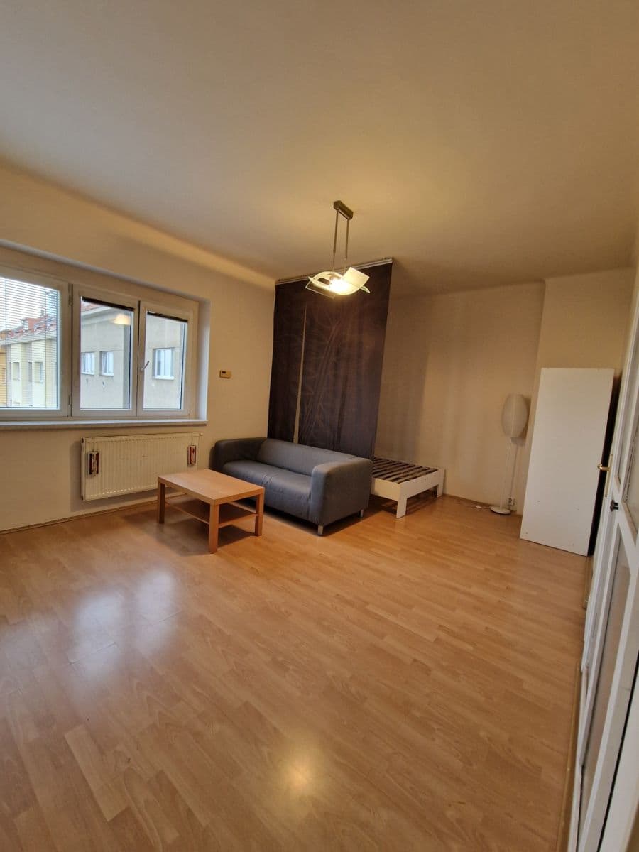 Prenájom bytu 1-izbový 46 m², Jihlavská, Praha, Praha Prenájom bytu 1-izbový 46 m², Jihlavská, Praha, Praha