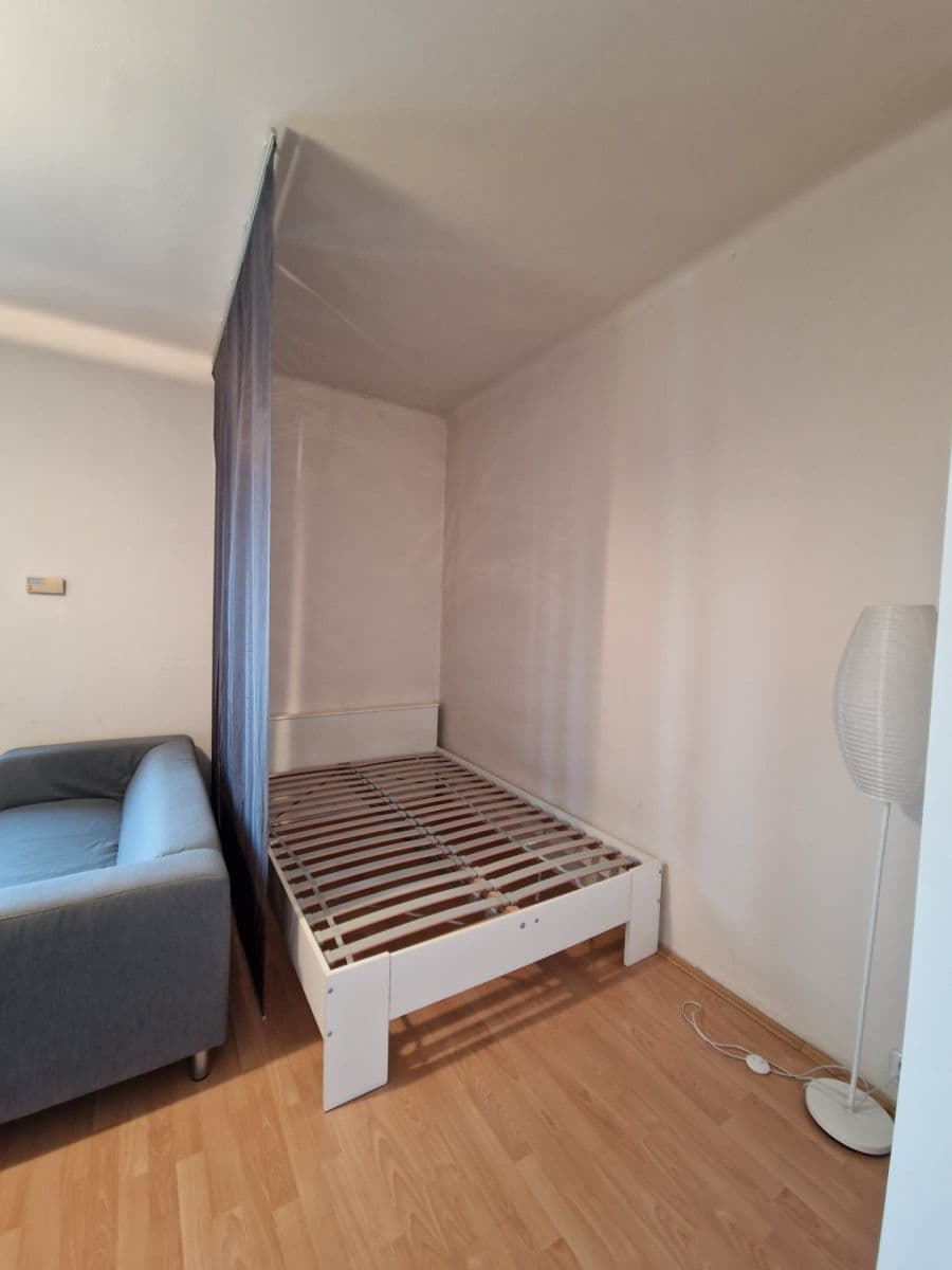 Prenájom bytu 1-izbový 46 m², Jihlavská, Praha, Praha Prenájom bytu 1-izbový 46 m², Jihlavská, Praha, Praha