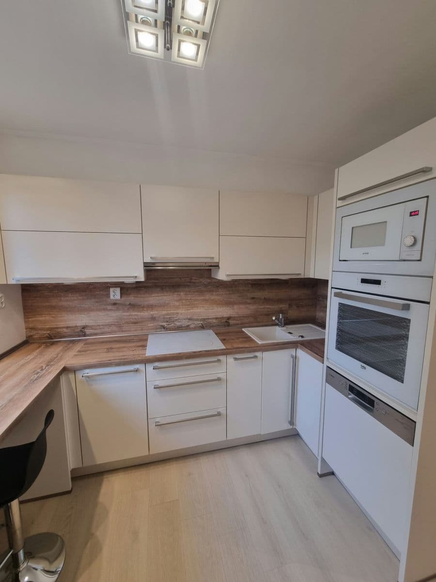 Prenájom bytu 1-izbový 34 m², Višňová, Praha, Praha Prenájom bytu 1-izbový 34 m², Višňová, Praha, Praha