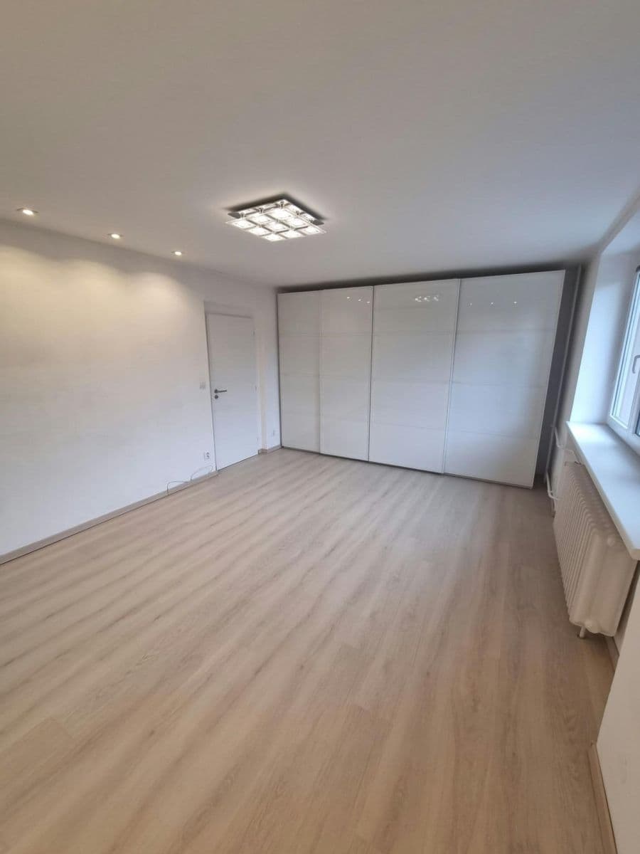 Prenájom bytu 1-izbový 34 m², Višňová, Praha, Praha Prenájom bytu 1-izbový 34 m², Višňová, Praha, Praha