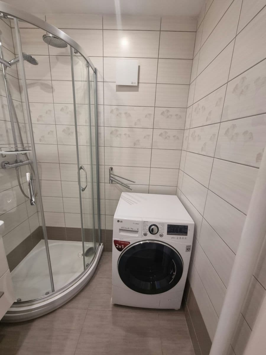 Prenájom bytu 1-izbový 34 m², Višňová, Praha, Praha Prenájom bytu 1-izbový 34 m², Višňová, Praha, Praha