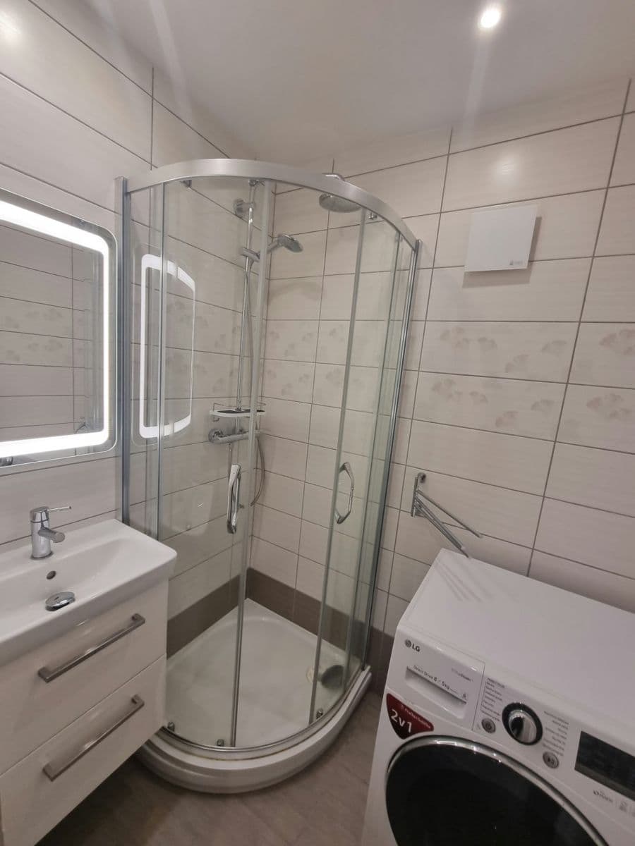 Prenájom bytu 1-izbový 34 m², Višňová, Praha, Praha Prenájom bytu 1-izbový 34 m², Višňová, Praha, Praha