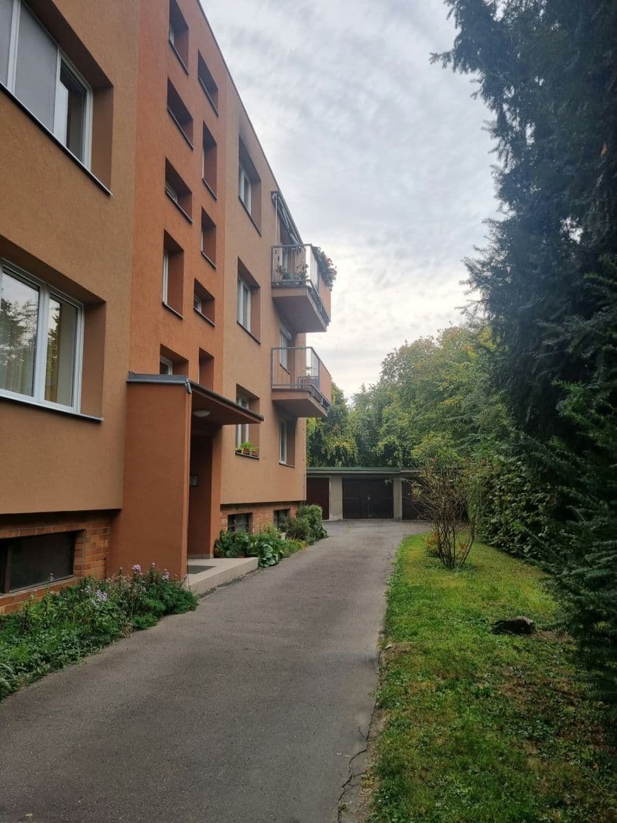 Prenájom bytu 1-izbový 34 m², Višňová, Praha, Praha Prenájom bytu 1-izbový 34 m², Višňová, Praha, Praha