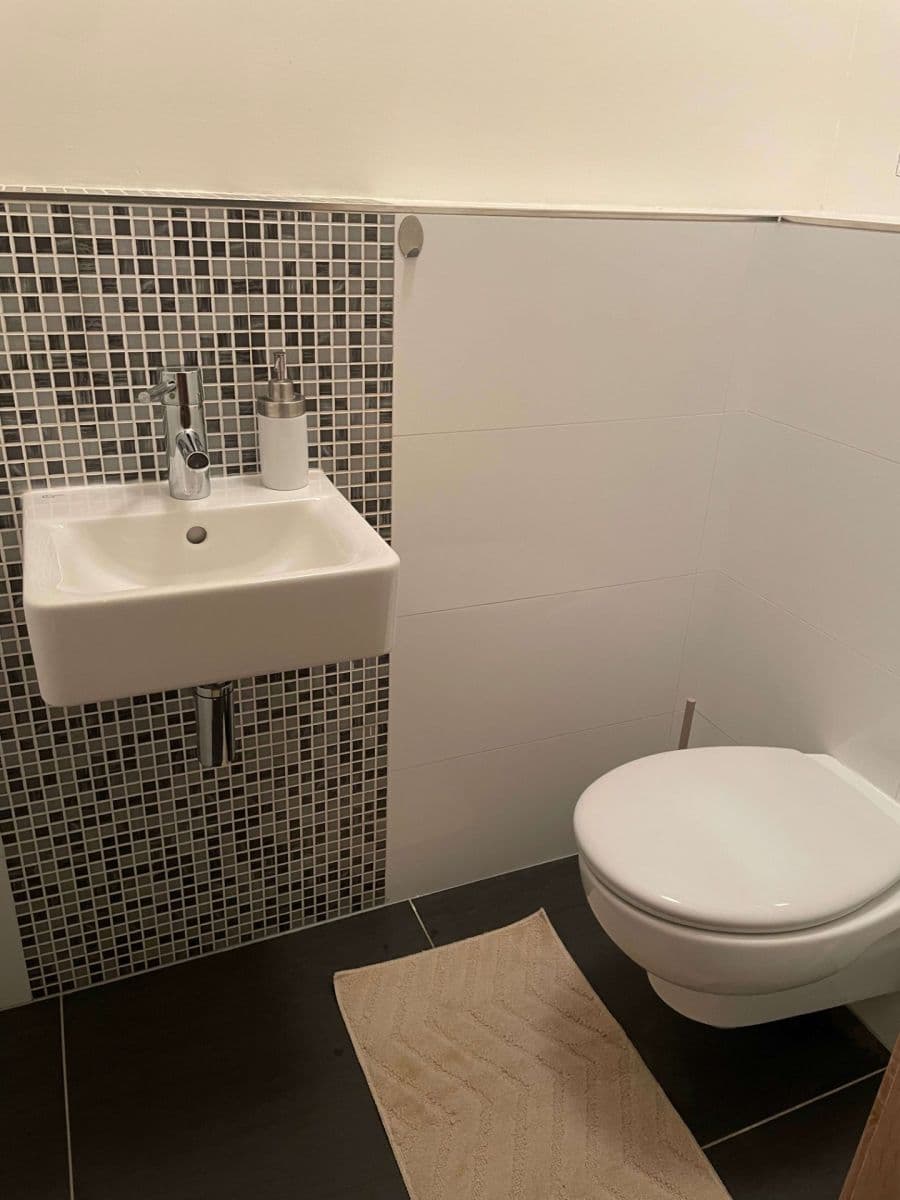 Prenájom bytu 3-izbový 67 m², Učňovská, Praha, Praha Prenájom bytu 3-izbový 67 m², Učňovská, Praha, Praha