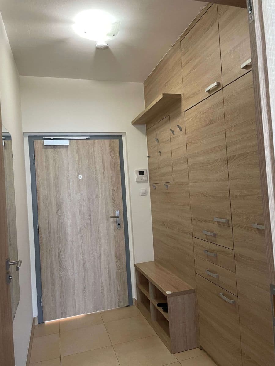 Prenájom bytu 3-izbový 67 m², Učňovská, Praha, Praha Prenájom bytu 3-izbový 67 m², Učňovská, Praha, Praha