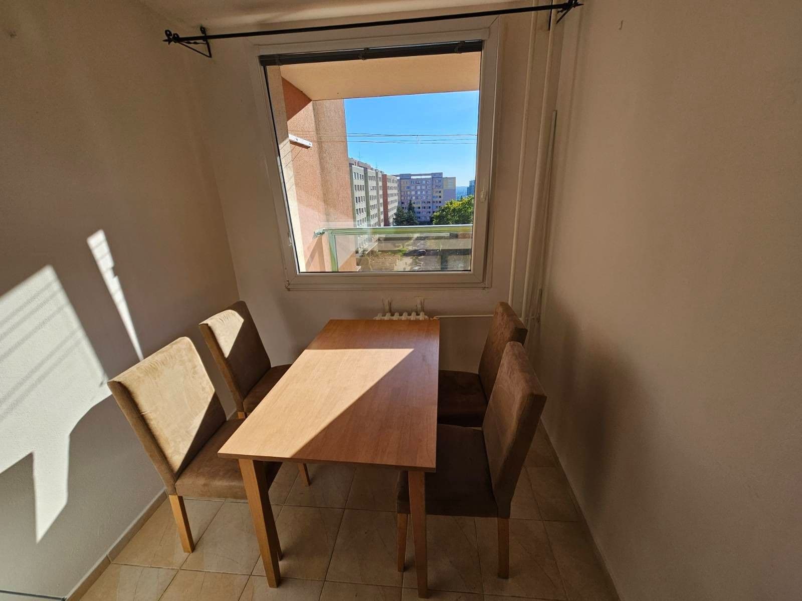 Prenájom bytu 3-izbový 77 m², Nechvílova, Praha, Praha Prenájom bytu 3-izbový 77 m², Nechvílova, Praha, Praha