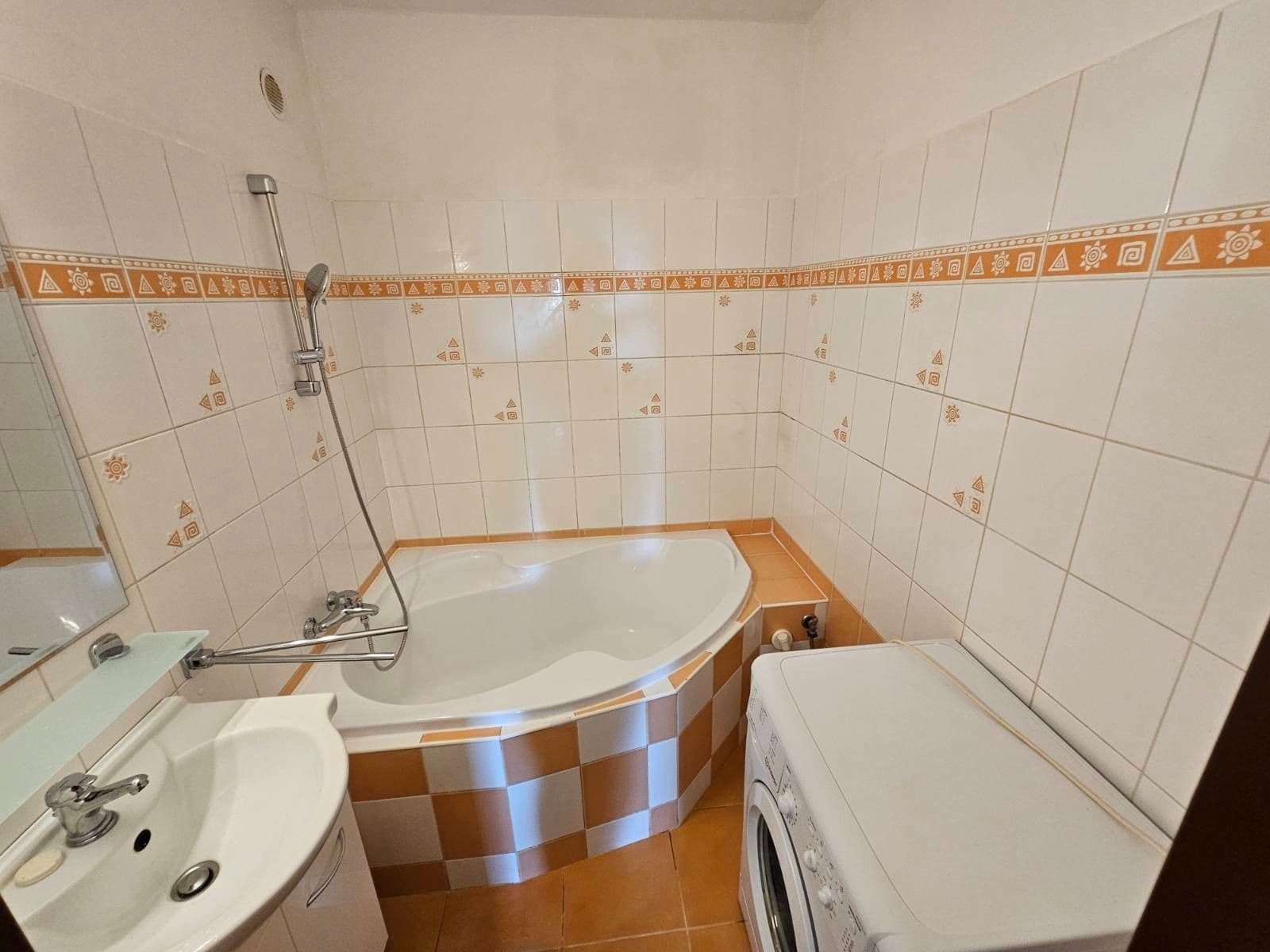 Prenájom bytu 3-izbový 77 m², Nechvílova, Praha, Praha Prenájom bytu 3-izbový 77 m², Nechvílova, Praha, Praha