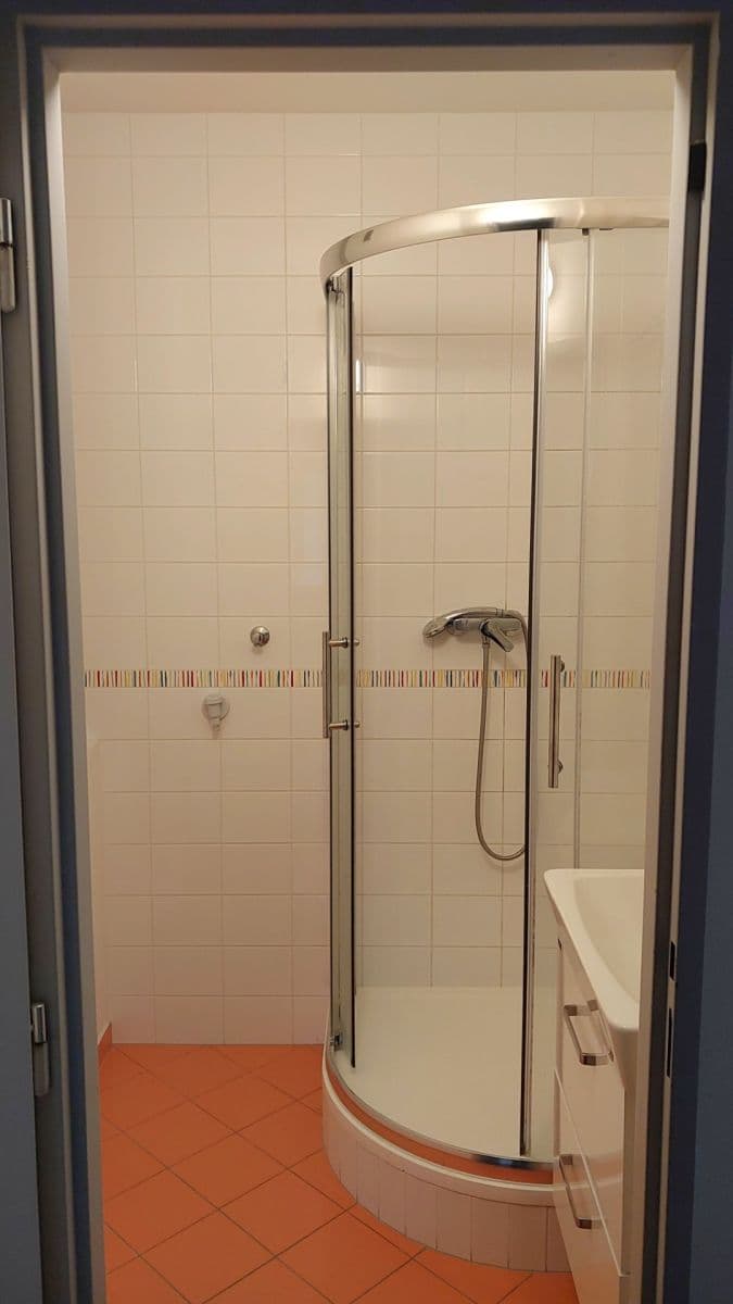 Prenájom bytu 4-izbový 78 m², Svojšovická, Praha, Praha Prenájom bytu 4-izbový 78 m², Svojšovická, Praha, Praha