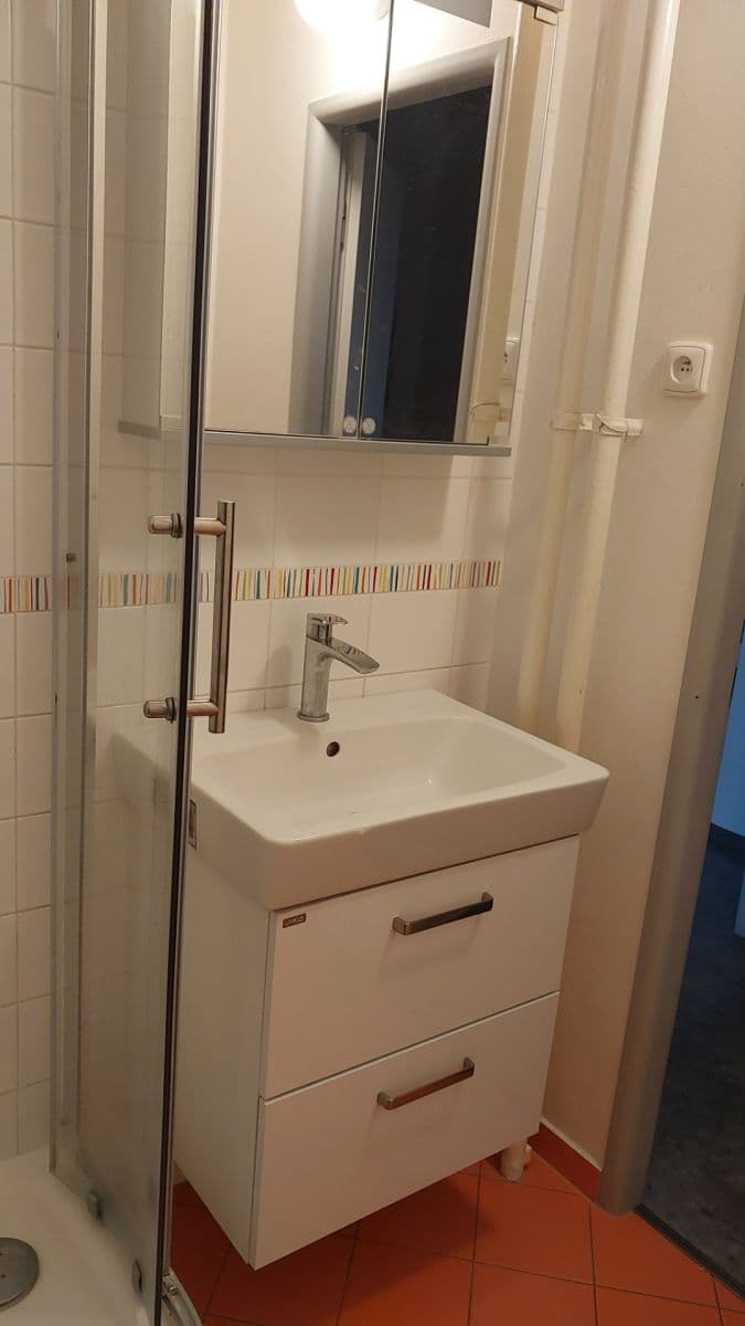 Prenájom bytu 4-izbový 78 m², Svojšovická, Praha, Praha Prenájom bytu 4-izbový 78 m², Svojšovická, Praha, Praha