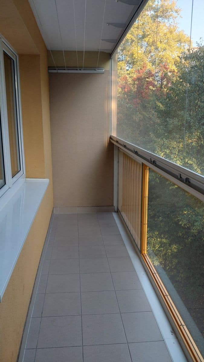 Prenájom bytu 4-izbový 78 m², Svojšovická, Praha, Praha Prenájom bytu 4-izbový 78 m², Svojšovická, Praha, Praha