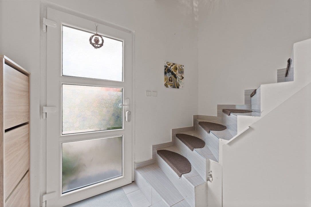 Prenájom domu 90 m², pozemok 96 m², Krátká, Nupaky, Středočeský kraj Prenájom domu 90 m², pozemok 96 m², Krátká, Nupaky, Středočeský kraj