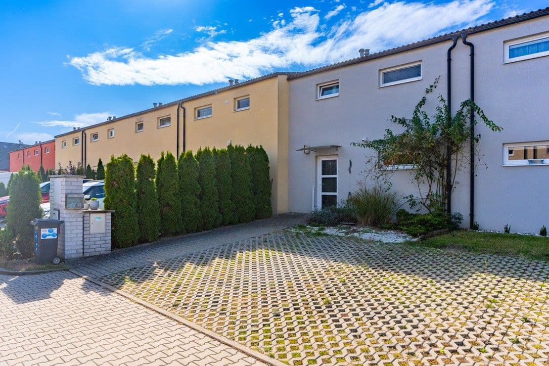 Prenájom domu 90 m², pozemok 96 m², Krátká, Nupaky, Středočeský kraj Prenájom domu 90 m², pozemok 96 m², Krátká, Nupaky, Středočeský kraj