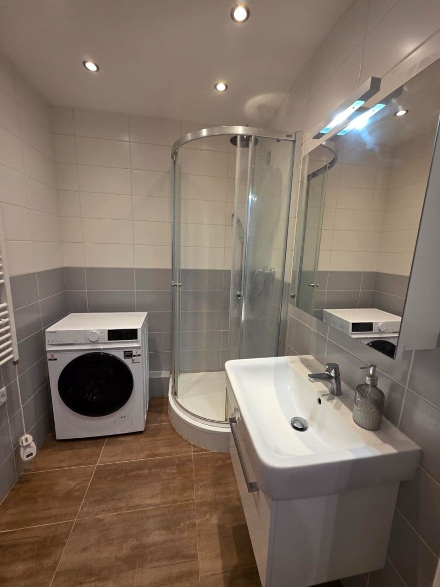 Prenájom bytu 3-izbový 74 m², Lublinská, Praha, Praha Prenájom bytu 3-izbový 74 m², Lublinská, Praha, Praha