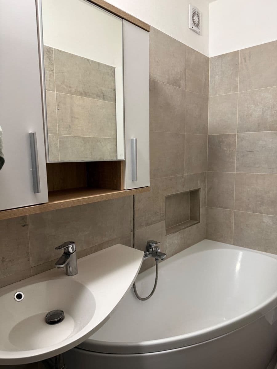 Prenájom bytu 2-izbový 45 m², Jana Růžičky, Praha, Praha Prenájom bytu 2-izbový 45 m², Jana Růžičky, Praha, Praha