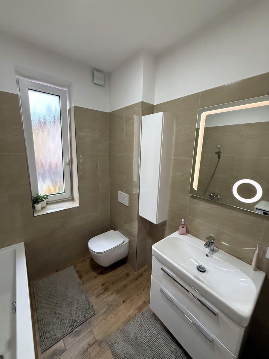 Predaj bytu 2-izbový 50 m², Pekárenská, České Budějovice, Jihočeský kraj Predaj bytu 2-izbový 50 m², Pekárenská, České Budějovice, Jihočeský kraj