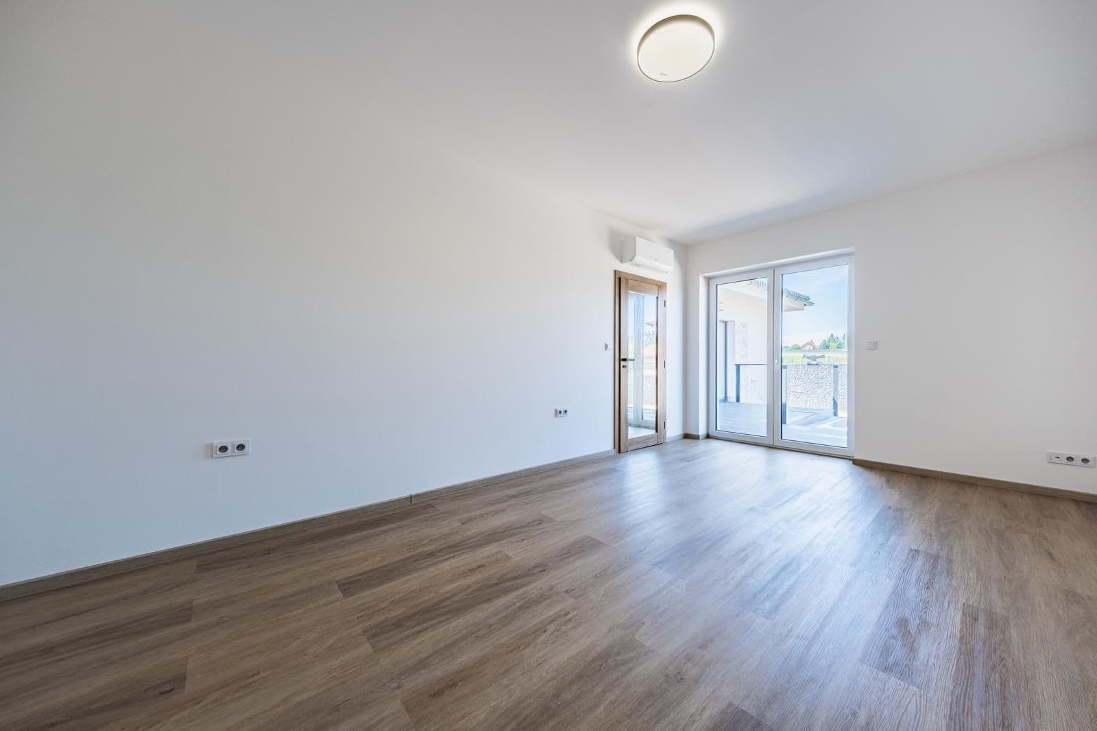Predaj domu 191 m², pozemok 694 m², Oblouková, Kozojedy, Středočeský kraj Predaj domu 191 m², pozemok 694 m², Oblouková, Kozojedy, Středočeský kraj