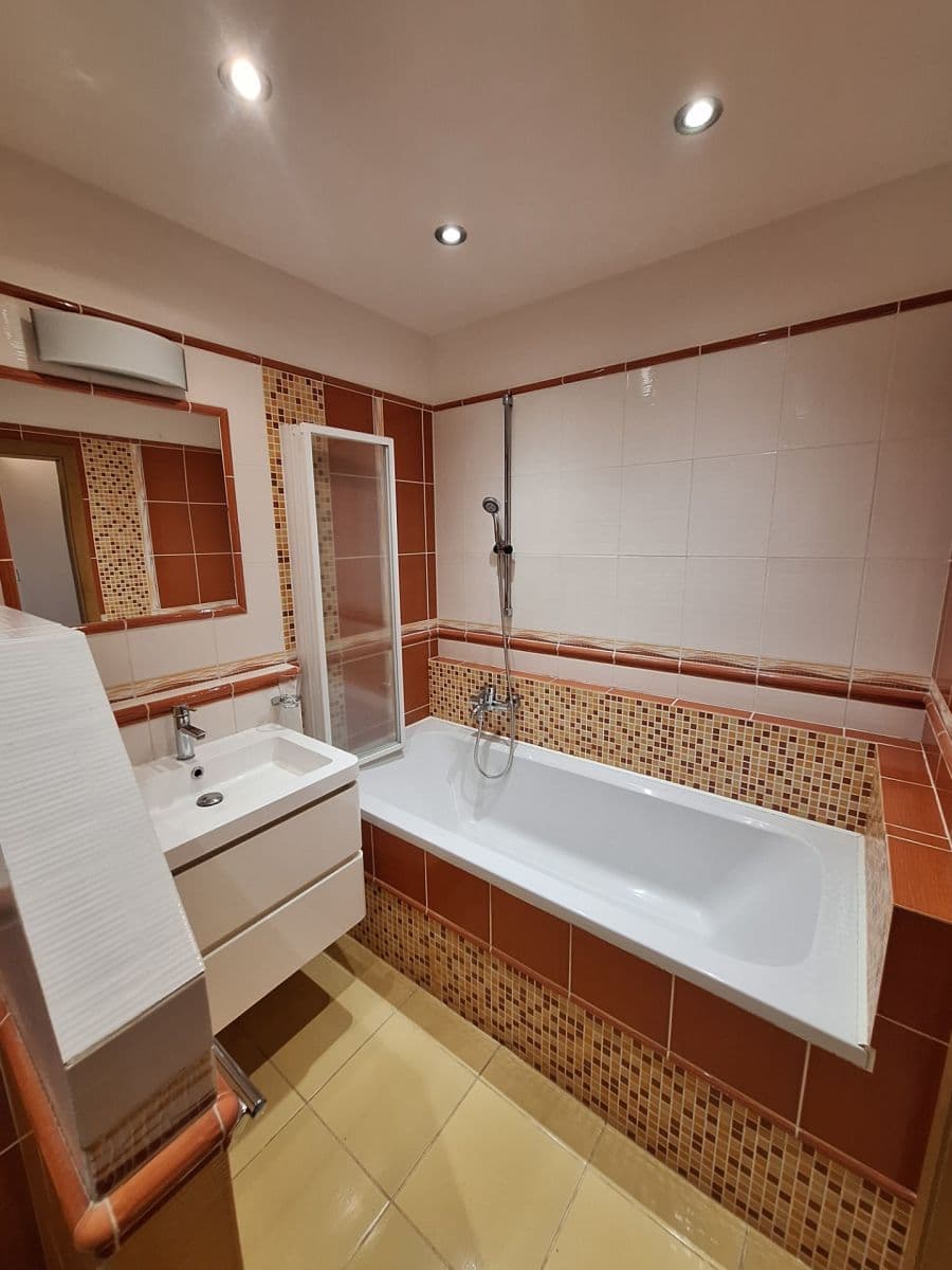 Prenájom bytu 2-izbový 55 m², Pomořanská, Praha, Praha Prenájom bytu 2-izbový 55 m², Pomořanská, Praha, Praha