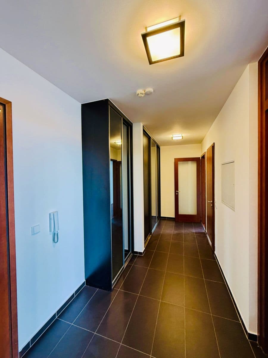 Predaj bytu 4-izbový 120 m², Jeremiášova, Praha, Praha Predaj bytu 4-izbový 120 m², Jeremiášova, Praha, Praha