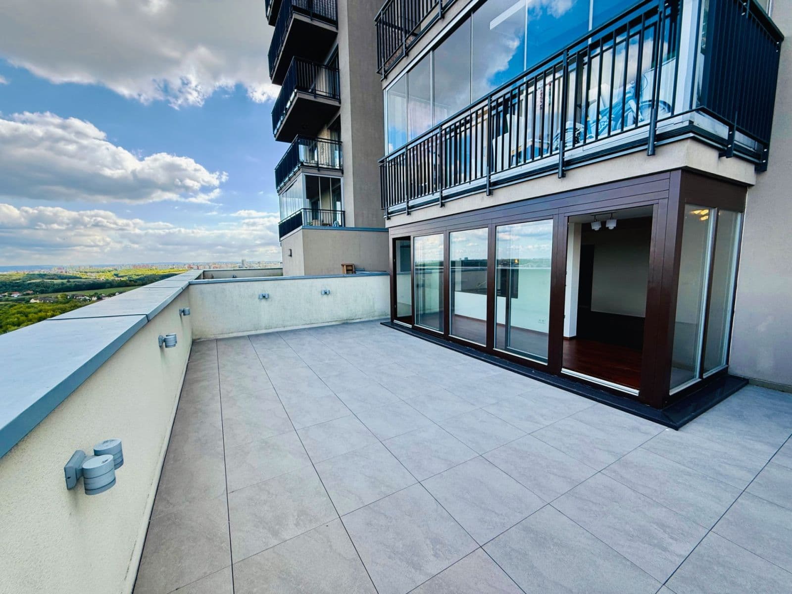 Predaj bytu 4-izbový 120 m², Jeremiášova, Praha, Praha Predaj bytu 4-izbový 120 m², Jeremiášova, Praha, Praha
