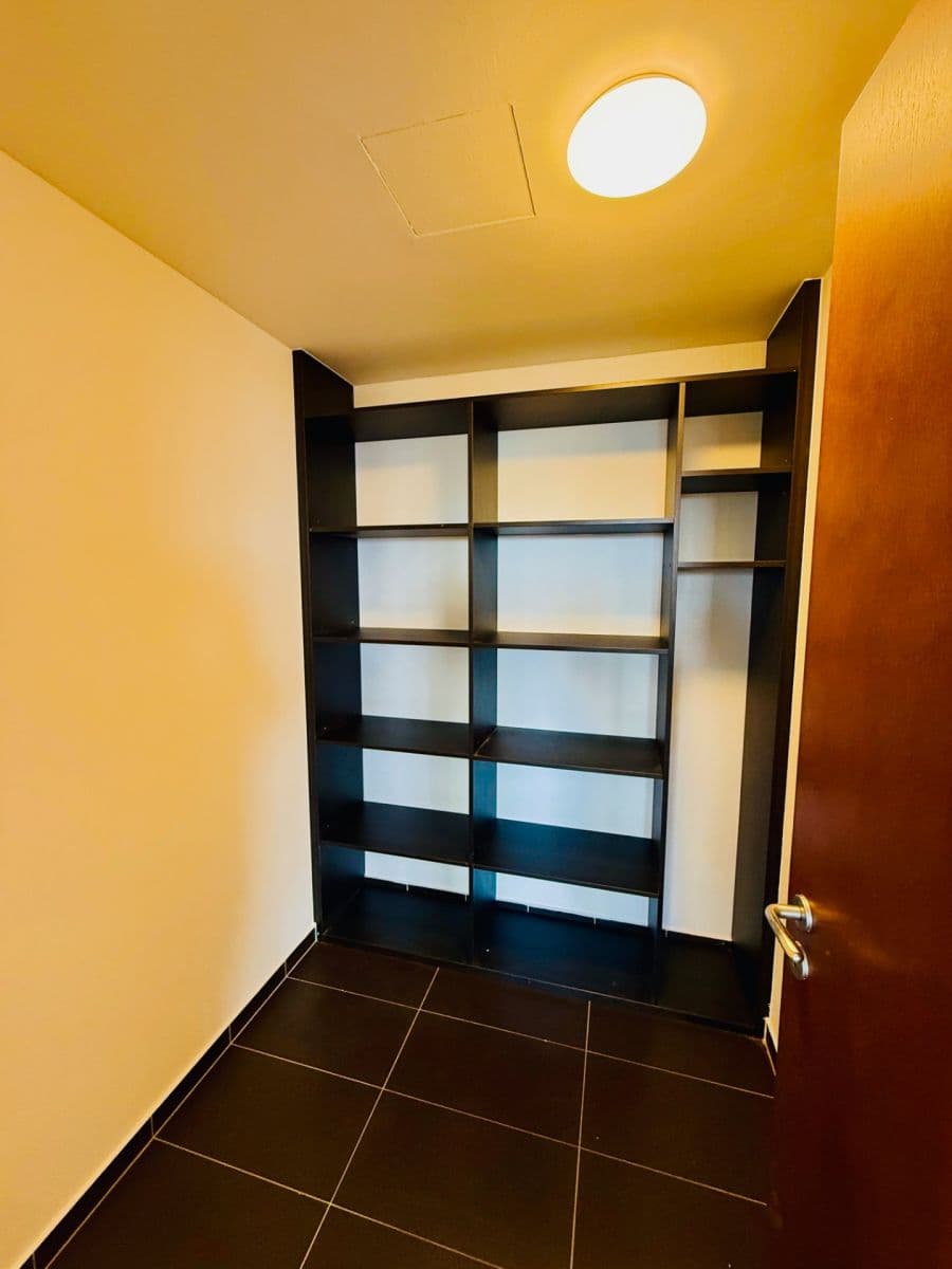 Predaj bytu 4-izbový 120 m², Jeremiášova, Praha, Praha Predaj bytu 4-izbový 120 m², Jeremiášova, Praha, Praha