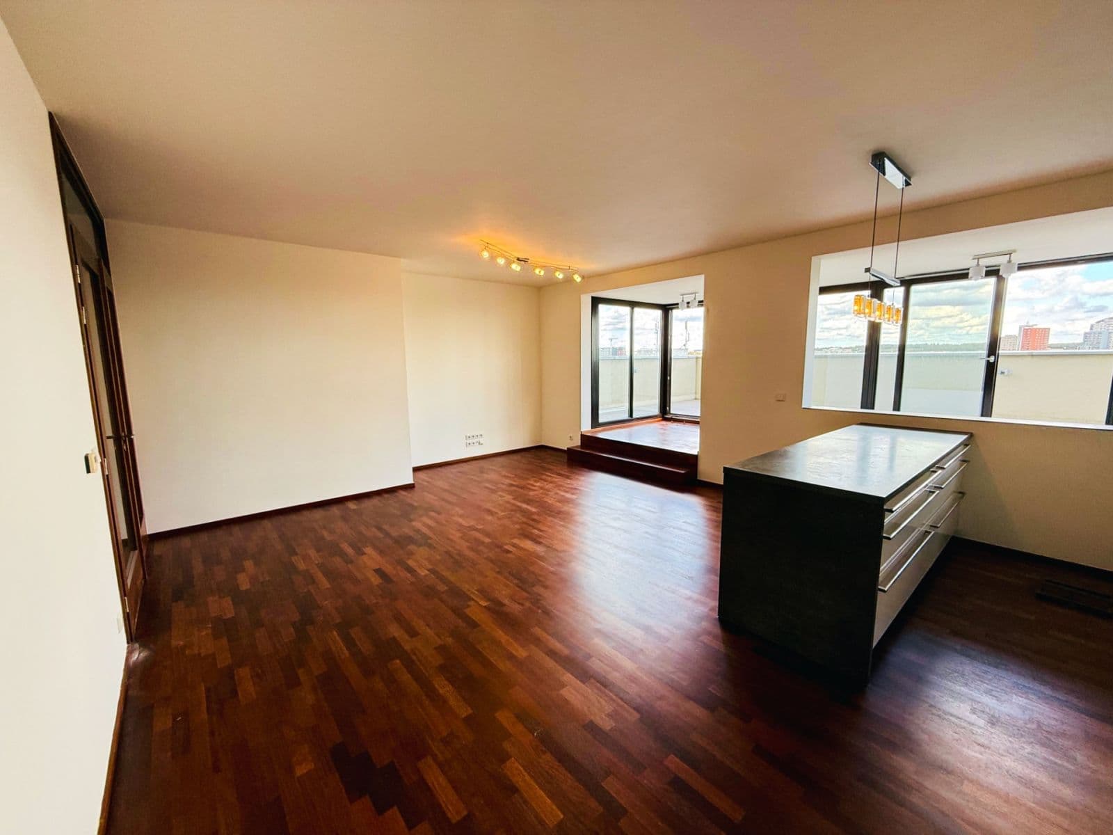 Predaj bytu 4-izbový 120 m², Jeremiášova, Praha, Praha Predaj bytu 4-izbový 120 m², Jeremiášova, Praha, Praha