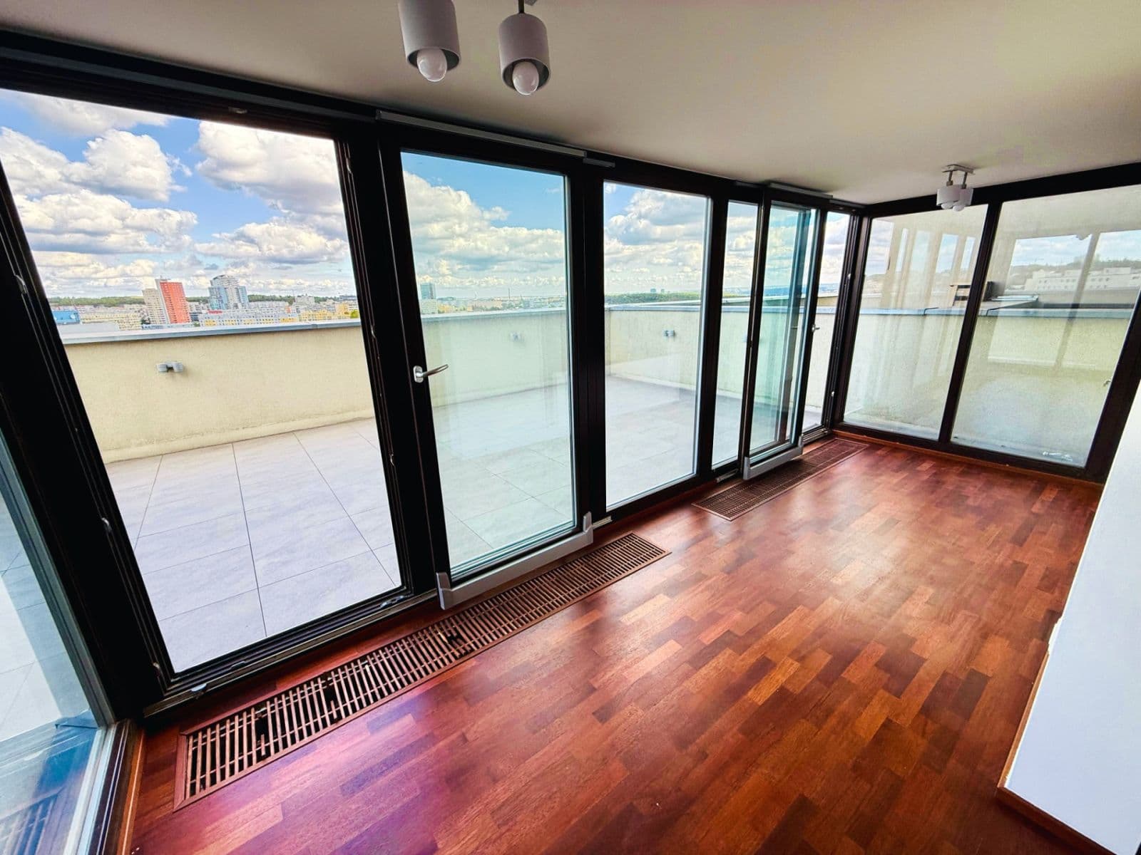 Predaj bytu 4-izbový 120 m², Jeremiášova, Praha, Praha Predaj bytu 4-izbový 120 m², Jeremiášova, Praha, Praha