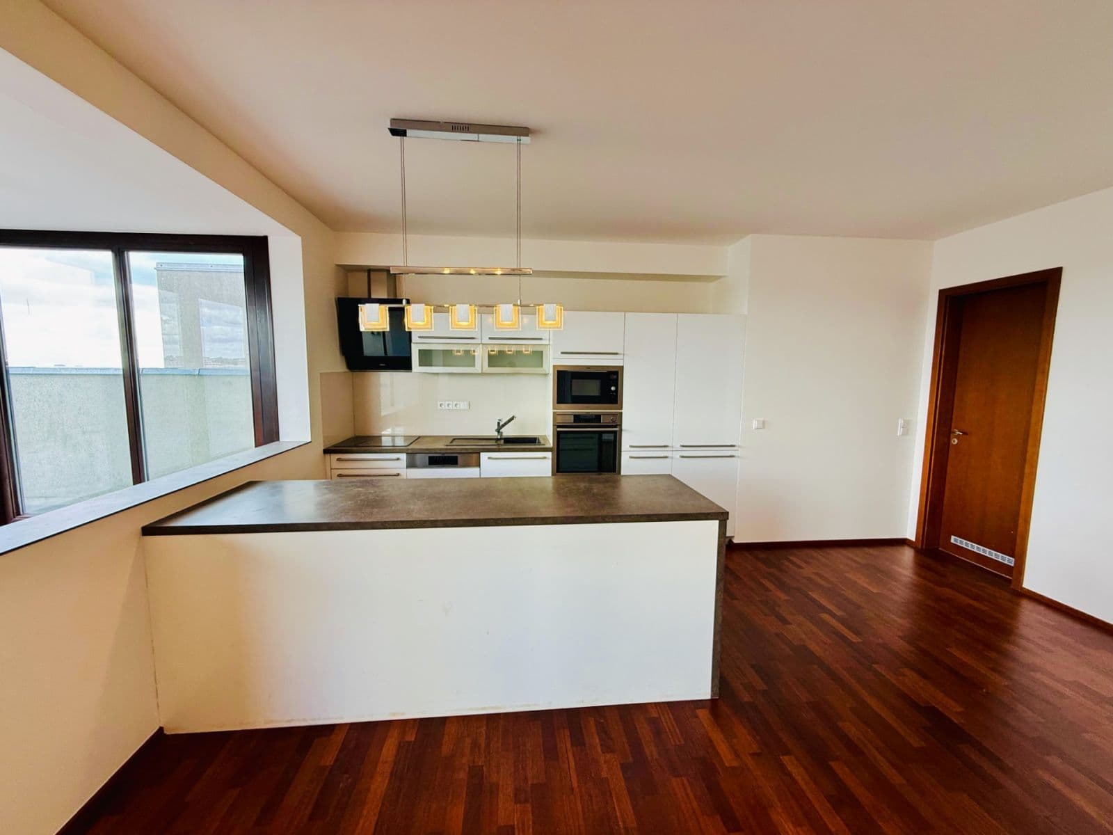 Predaj bytu 4-izbový 120 m², Jeremiášova, Praha, Praha Predaj bytu 4-izbový 120 m², Jeremiášova, Praha, Praha