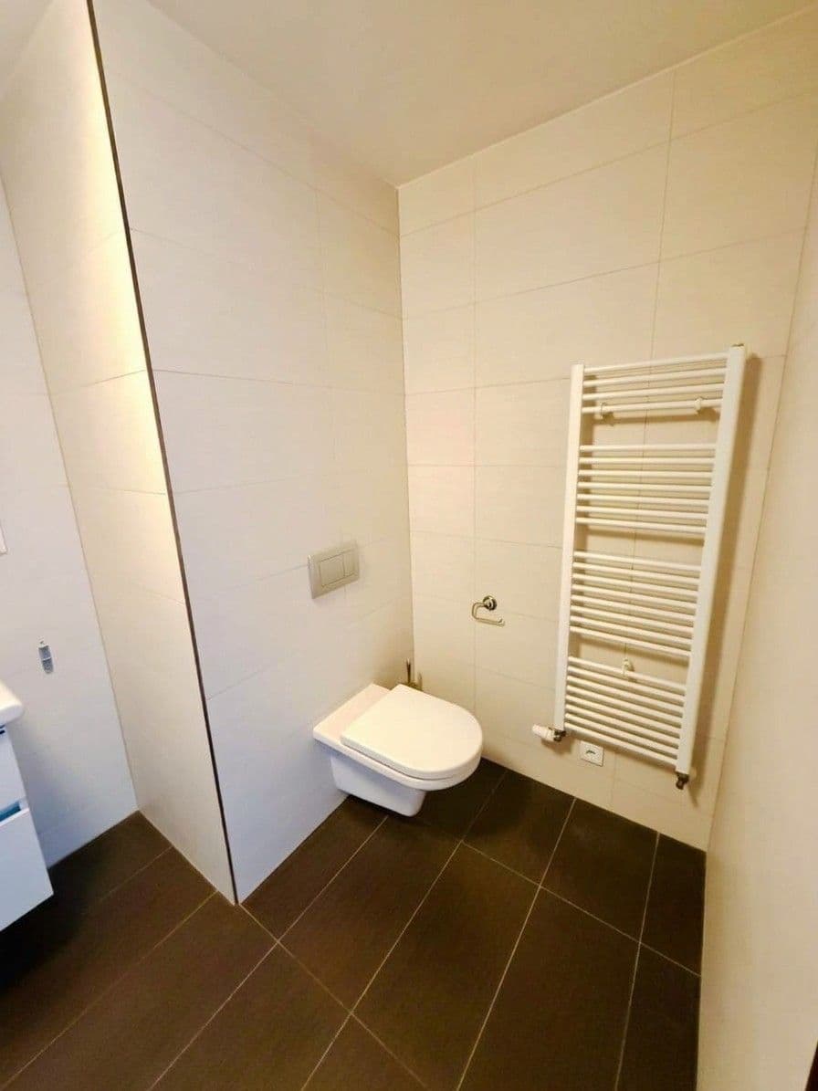 Predaj bytu 4-izbový 120 m², Jeremiášova, Praha, Praha Predaj bytu 4-izbový 120 m², Jeremiášova, Praha, Praha