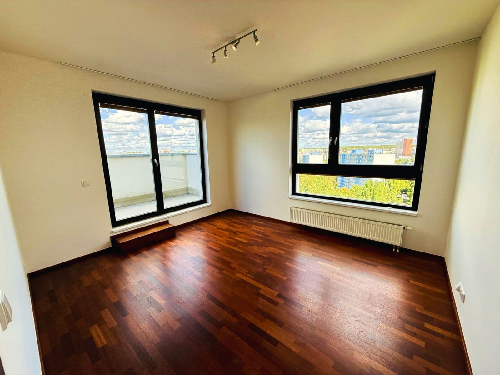 Predaj bytu 4-izbový 120 m², Jeremiášova, Praha, Praha Predaj bytu 4-izbový 120 m², Jeremiášova, Praha, Praha