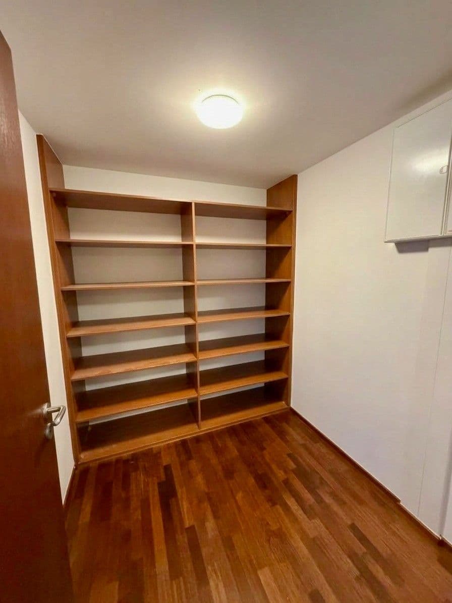 Predaj bytu 4-izbový 120 m², Jeremiášova, Praha, Praha Predaj bytu 4-izbový 120 m², Jeremiášova, Praha, Praha