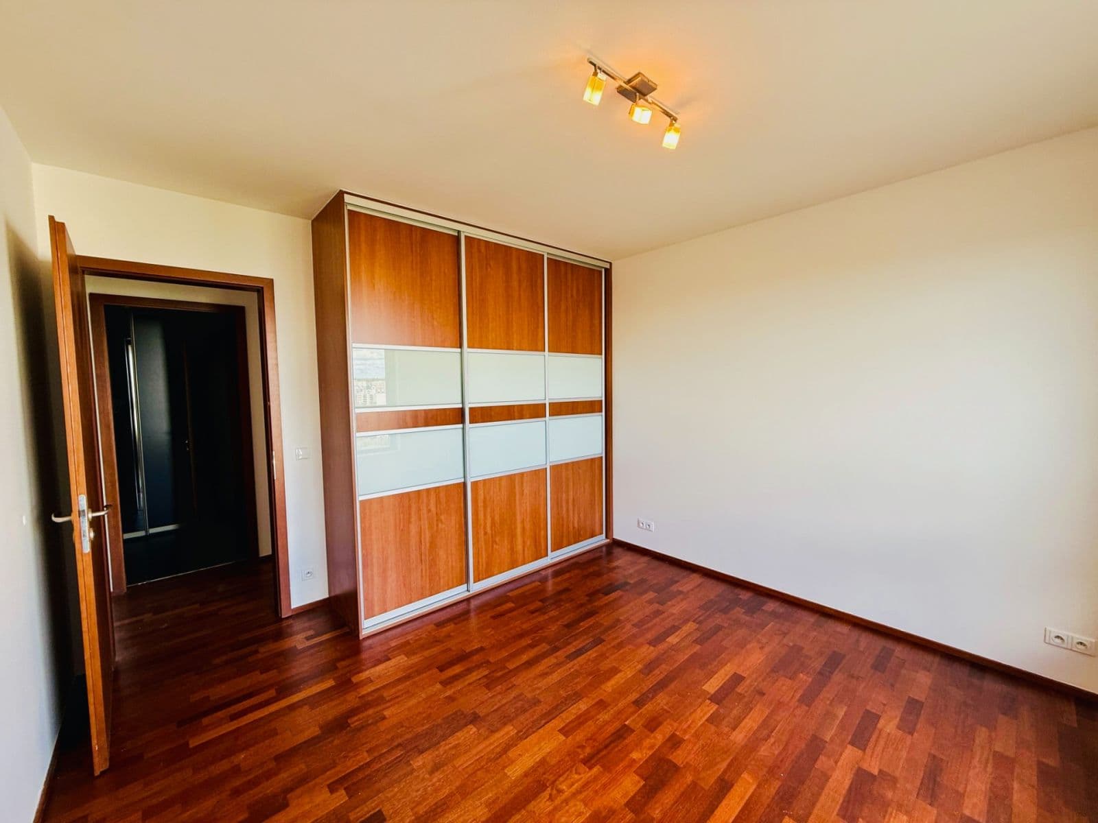 Predaj bytu 4-izbový 120 m², Jeremiášova, Praha, Praha Predaj bytu 4-izbový 120 m², Jeremiášova, Praha, Praha
