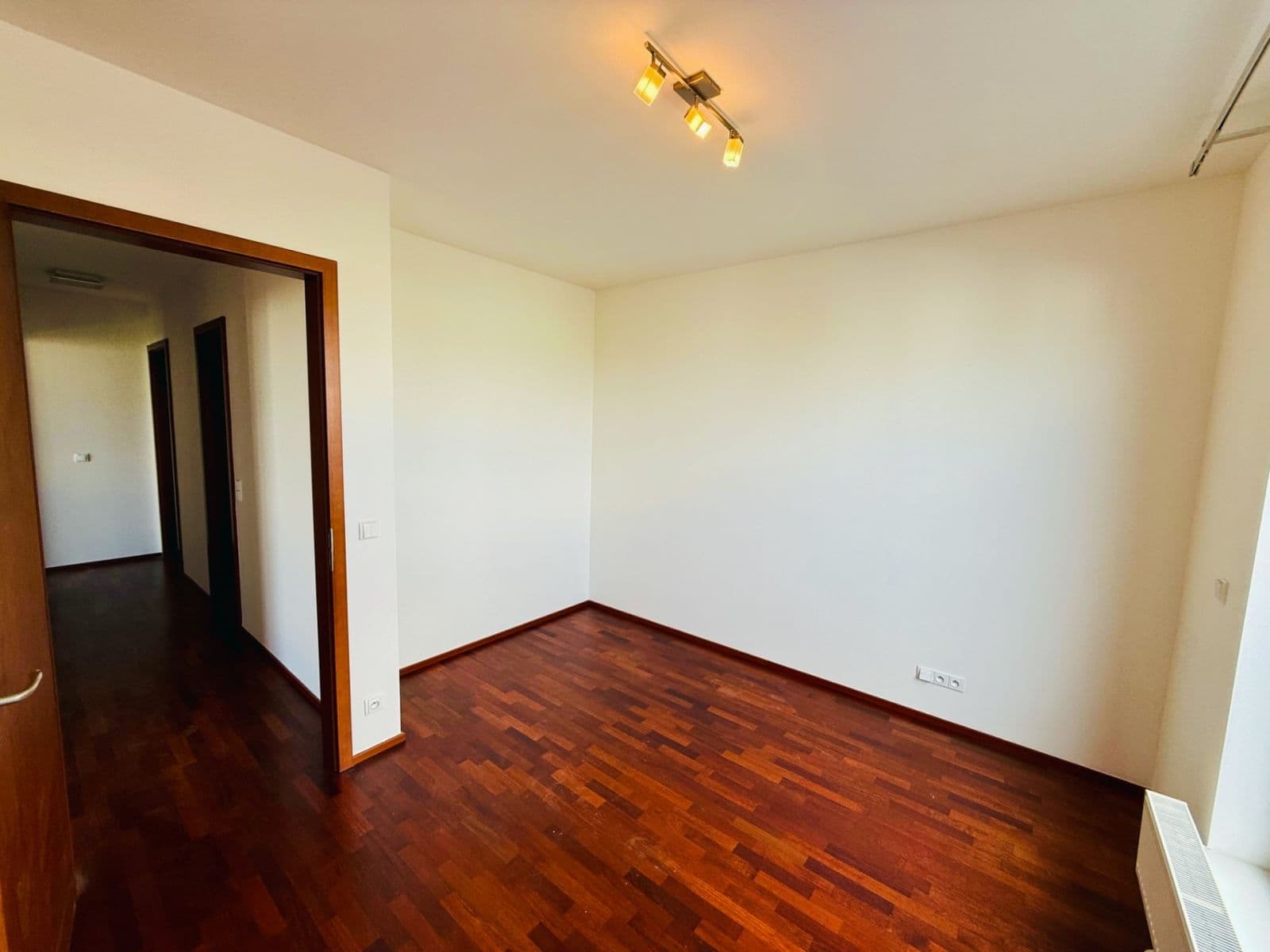 Predaj bytu 4-izbový 120 m², Jeremiášova, Praha, Praha Predaj bytu 4-izbový 120 m², Jeremiášova, Praha, Praha