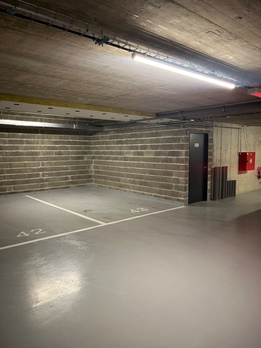 Prenájom garáže 12 m², Praha, Praha Prenájom garáže 12 m², Praha, Praha