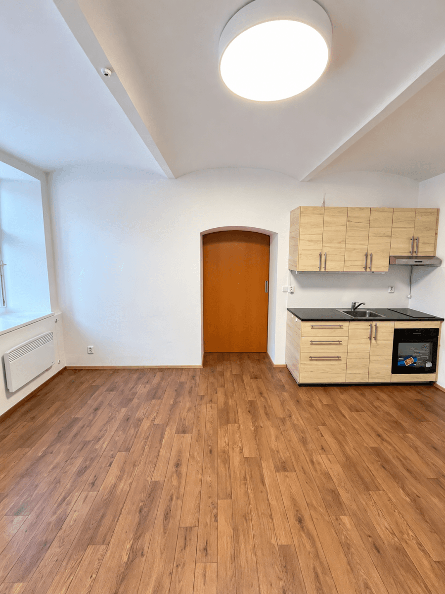 Prenájom bytu 2-izbový 33 m², třída Kpt. Jaroše, Brno, Jihomoravský kraj Prenájom bytu 2-izbový 33 m², třída Kpt. Jaroše, Brno, Jihomoravský kraj