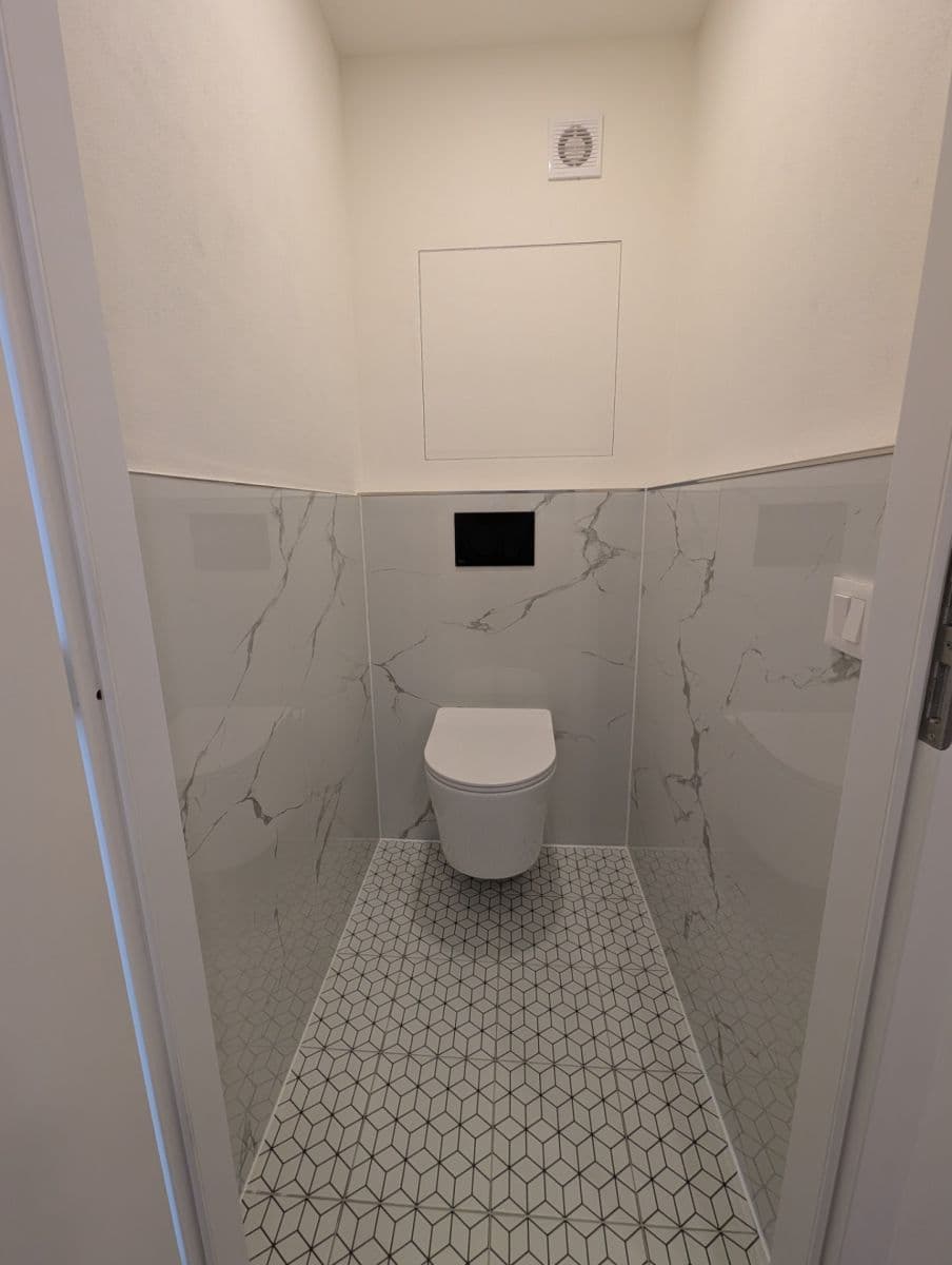 Prenájom bytu 3-izbový 79 m², Ve svahu, Praha, Praha Prenájom bytu 3-izbový 79 m², Ve svahu, Praha, Praha