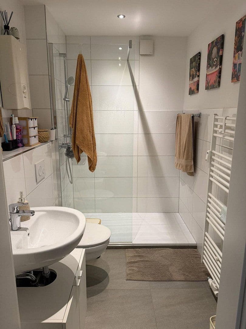 Prenájom bytu 2-izbový 60 m², Fischertal, Wuppertal, Severné Porýnie - Westfálsko Prenájom bytu 2-izbový 60 m², Fischertal, Wuppertal, Severné Porýnie - Westfálsko
