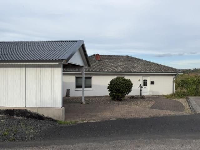 Predaj domu 97 m², pozemok 630 m², Am Dorfe 4, Uslar, Dolné Sasko Predaj domu 97 m², pozemok 630 m², Am Dorfe 4, Uslar, Dolné Sasko