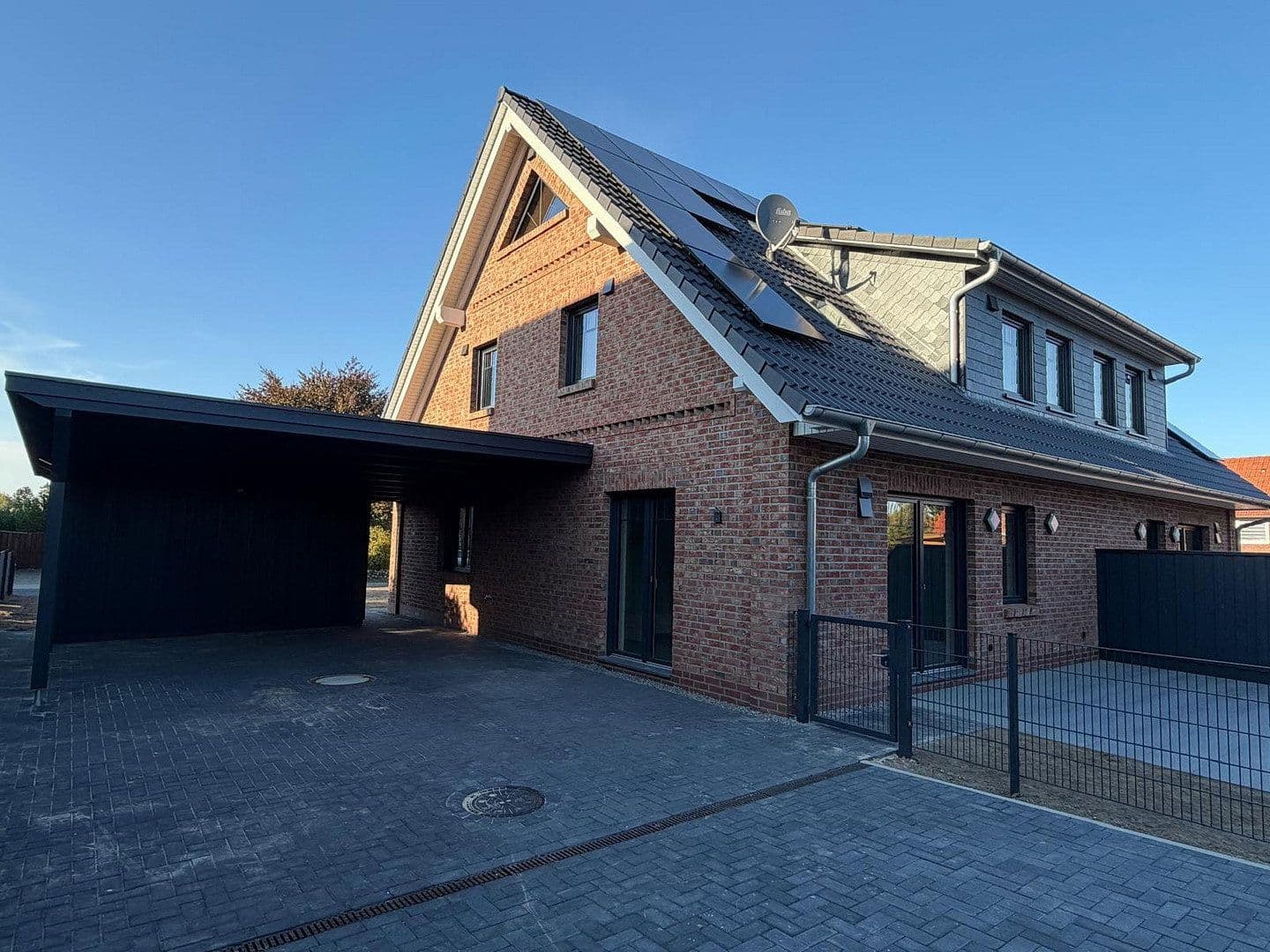Predaj domu 126 m², pozemok 540 m², Unter den Linden 28 a + c, Stelle, Dolné Sasko Predaj domu 126 m², pozemok 540 m², Unter den Linden 28 a + c, Stelle, Dolné Sasko