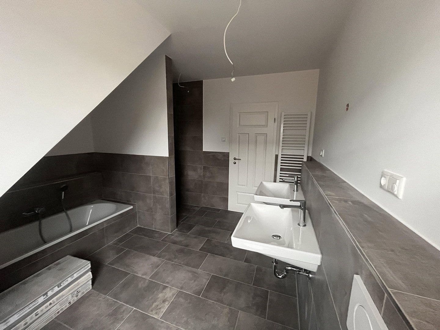 Predaj domu 126 m², pozemok 540 m², Unter den Linden 28 a + c, Stelle, Dolné Sasko Predaj domu 126 m², pozemok 540 m², Unter den Linden 28 a + c, Stelle, Dolné Sasko