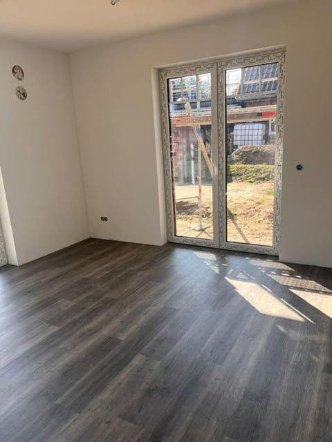 Predaj domu 126 m², pozemok 540 m², Unter den Linden 28 a + c, Stelle, Dolné Sasko Predaj domu 126 m², pozemok 540 m², Unter den Linden 28 a + c, Stelle, Dolné Sasko