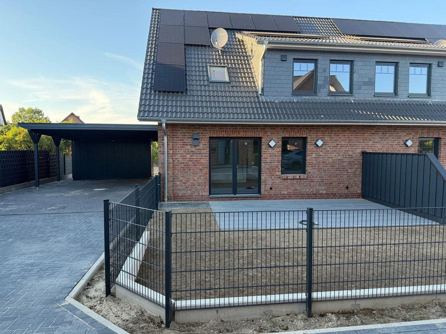 Predaj domu 126 m², pozemok 540 m², Unter den Linden 28 a + c, Stelle, Dolné Sasko Predaj domu 126 m², pozemok 540 m², Unter den Linden 28 a + c, Stelle, Dolné Sasko